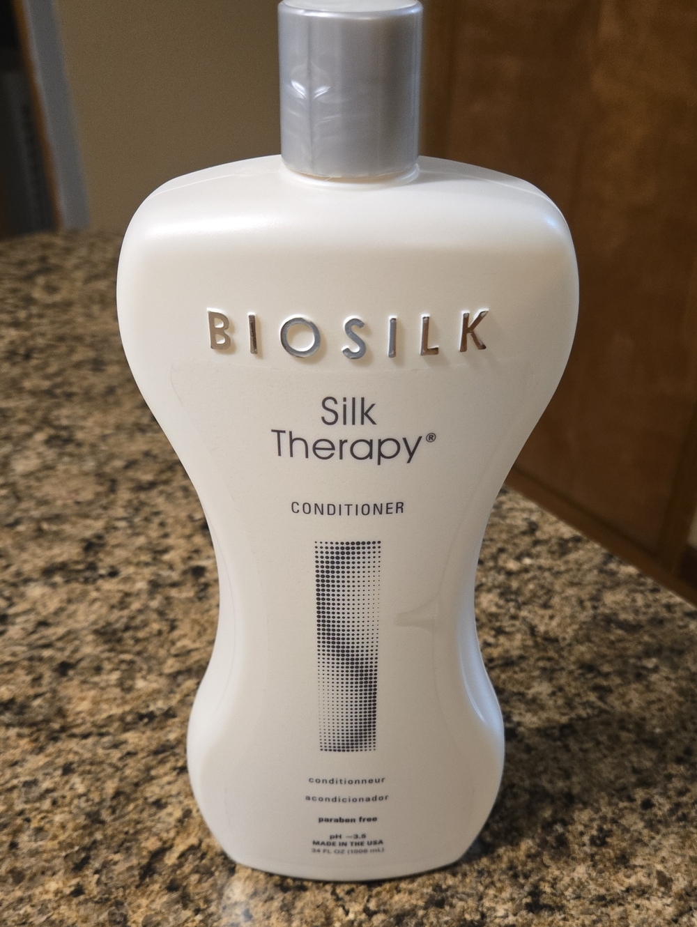 Biosilk Silk Therapy Conditioner - Cream White Bottle - Picture 2 of 3